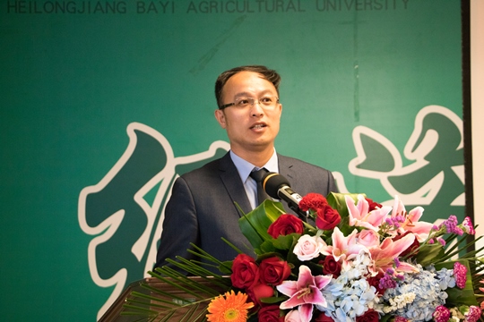 校友刘雅栋进行创业事迹分享.jpg